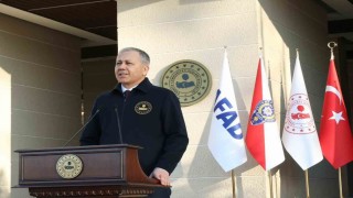 İçişleri Bakanı Yerlikaya: İzmir merkezli 14 ilde düzenlenen ‘Narkokpan İzmir operasyonunda 641 sokak satıcısı gözaltına alındı