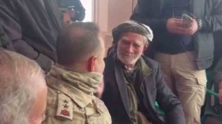 İl Jandarma Komutanı parmağındaki yüzüğü çıkartıp hediye etti, duygu dolu anlar yaşandı