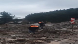 İnebolu-Doğanyurt-Cide karayolu heyelan sebebiyle ulaşıma kapandı