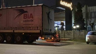 İnegöl OSBde TIRın dorsesinden düşen işçi yaralandı