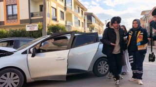 İnegölde otomobiller çarpıştı: 3 yaralı