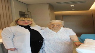 İnme geçiren 93 yaşındaki hasta akut tedaviyle ayağa kalktı