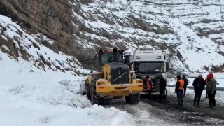 İpek yolunda tır kuyruğu: Hakkari Şırnak karayolunda yüzlerce tır mahsur kaldı