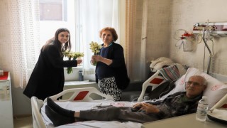 İptal edilen festivalin nergisleri hastanede yüzleri güldürdü