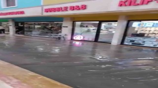 İskenderun ayakkabıcılar çarşısı sular altında kaldı
