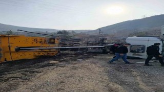 İskenderunda devrilen hafriyat kamyonunun sürücüsü yaralandı