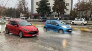 Ispartada sağanak ve fırtına hayatı olumsuz etkiledi