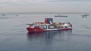 İstanbul Boğazına yaklaşan Türk sondaj gemisi havadan görüntülendi