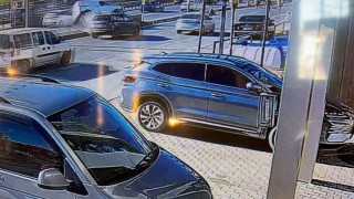 İstanbul E-5 Saadetderede trafiği kilitleyen kaza