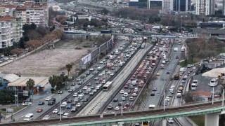 İstanbulda ara tatilin başlamasıyla trafik yoğunluğu yüzde 85e ulaştı