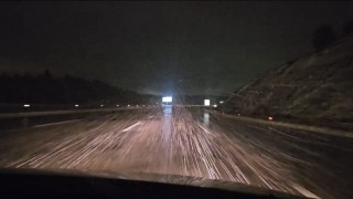 İstanbulda gece saatlerinde yağması beklenen kar aralıklarla etkisini gösterdi