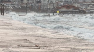 İstanbulda lodos nedeniyle deniz seferleri iptal edildi