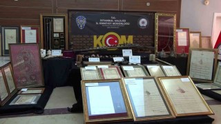 İstanbulda tarihi eser kaçakçılığına darbe: Osmanlı Dönemine ait kalkan ve miğfer grubu ve binlerce eser ele geçirildi