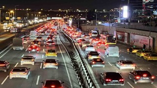 İstanbulda trafik yoğunluğu yüzde 83e ulaştı