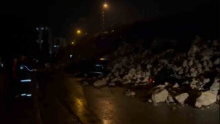 İstinat duvarı park halindeki araçların üzerine çöktü
