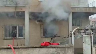 İtfaiyeci gaz sızdıran tüpü eliyle taşıyarak facianın önüne geçti