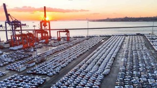 İthal otomobiller Haydarpaşa Limanını doldurdu