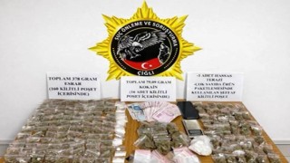 İzmirde 16 yaşındaki çocuk torbacı, suçüstü yakalandı