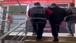 İzmirde 31 yıl hapisle aranan hükümlü hurda aracın bagajında yakalandı