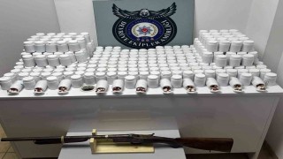 İzmirde durdurulan araçtan binlerce uyuşturucu hap çıktı