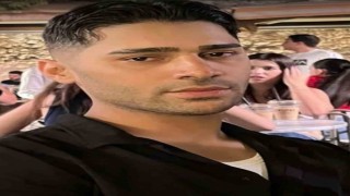 İzmirde emniyet şeridindeki kamyona çarpan motosikletli genç hayatını kaybetti