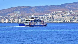 İzmirde olumsuz hava şartları nedeniyle vapur seferleri iptal edildi