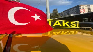 İzmirde taksicilerden Türk bayraklı konvoy