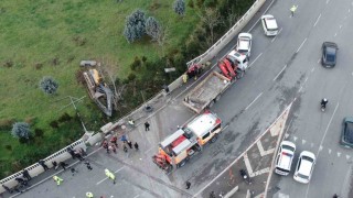 İzmirde ‘Uçan Yolda feci kaza: 1i ağır 3 yaralı