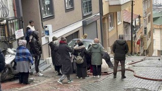 Kağıthanede itfaiye ekiplerinin dik yokuşla ve dar sokakla imtihanı