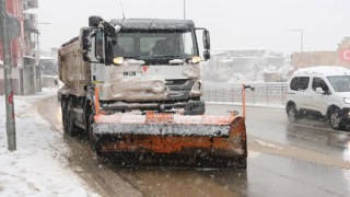 Kahramanmaraş’ta Belediyeden 220 Araçla Karla Mücadele