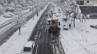 Kahramanmaraş’ta Kar Yağışına Karşı Kesintisiz Müdahale