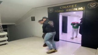 Kan lekesi, annesini öldüren zanlıyı ele verdi