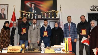 Kanser taramalarında başarı gösteren sağlık çalışanlarına plaket verildi