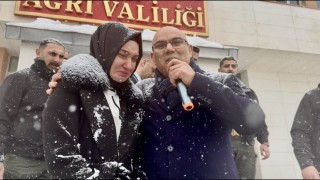 Kar ve fırtınaya rağmen vefa: Ağrı, Vali Koçu gözyaşlarıyla uğurladı