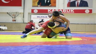 Karabükte Okul Sporları Güreş Grup Müsabakaları başladı