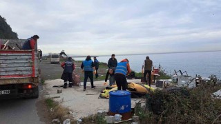 Karadeniz Ereğlide plajlar bölgesindeki kaçak yapılan kaldırıldı