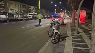Karamanda devrilen motosikletin sürücüsü yaralandı