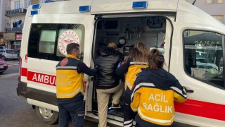Karamanda motosikletin çarptığı yaya yaralandı