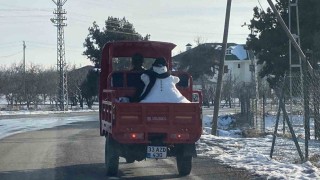 Kardan adam motosiklet kasasında yola çıktı