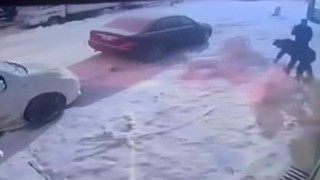 Kardan adama kafa attı