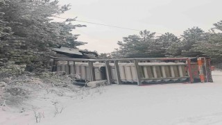 KARGAZ doğalgaz tırı devrildi: Sızıntı sebebiyle yol trafiğe kapatıldı