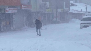 Karlıovada tipi ve fırtına hayatı felç etti: Esnaf kepenk kapattı