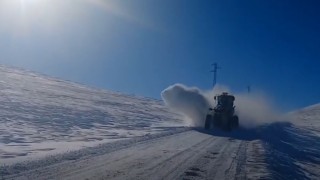 Kars Özel İdaresi bin saatlik çalışmayla kapalı köy yolu bırakmadı