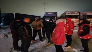 Kars Türk Kızılayından İç Isıtan destek: kar ve tipi de mahsur kalanlara şefkat eli