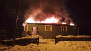 Karsta imam evi alev alev yandı