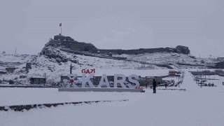 Karsta okullar tatil edildi, uçak seferleri iptal!