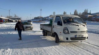 Karsta soğuktan hareket halinde araçlar dondu