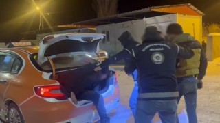 Karsta taksi bagajından düzensiz göçmen çıktı
