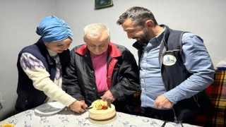 Kartepede Alo Evlat ekipleri yaşlıları yalnız bırakmadı