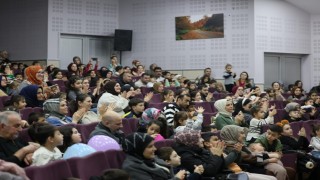 Kartepede çocuklar Karlar Diyarı oyunuyla eğlendi